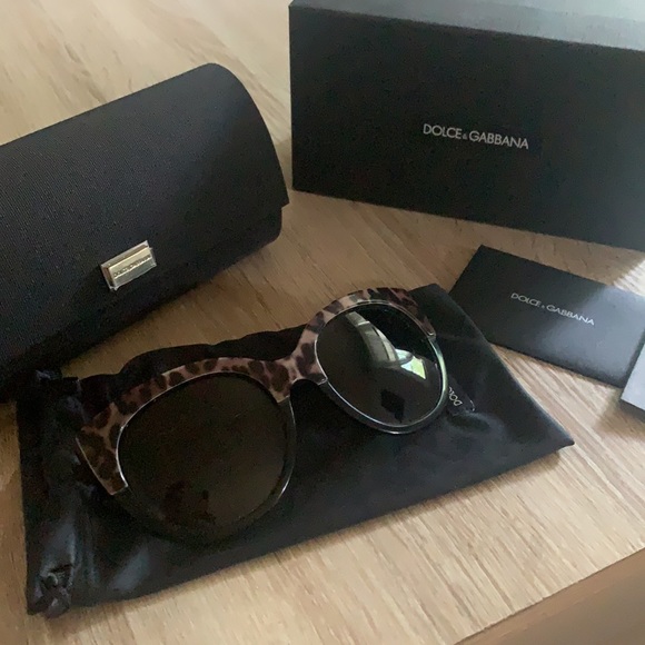 Dolce & Gabbana Sunglasses w/ Case 🕶 - Picture 3 of 5
